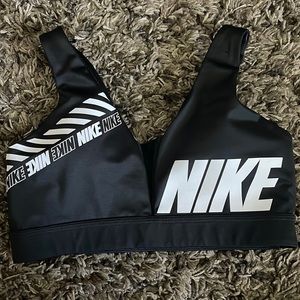 Women’s Nike Sports Bra M